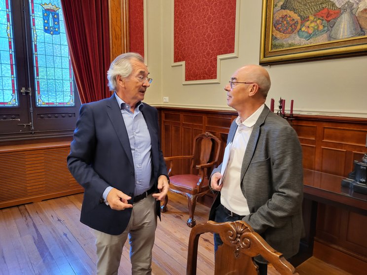 Enrique Urcola, presidente do Colexio de Enxeñeiros de Camiños, Canles e Portos de Galiza, e Francisco Jorquera