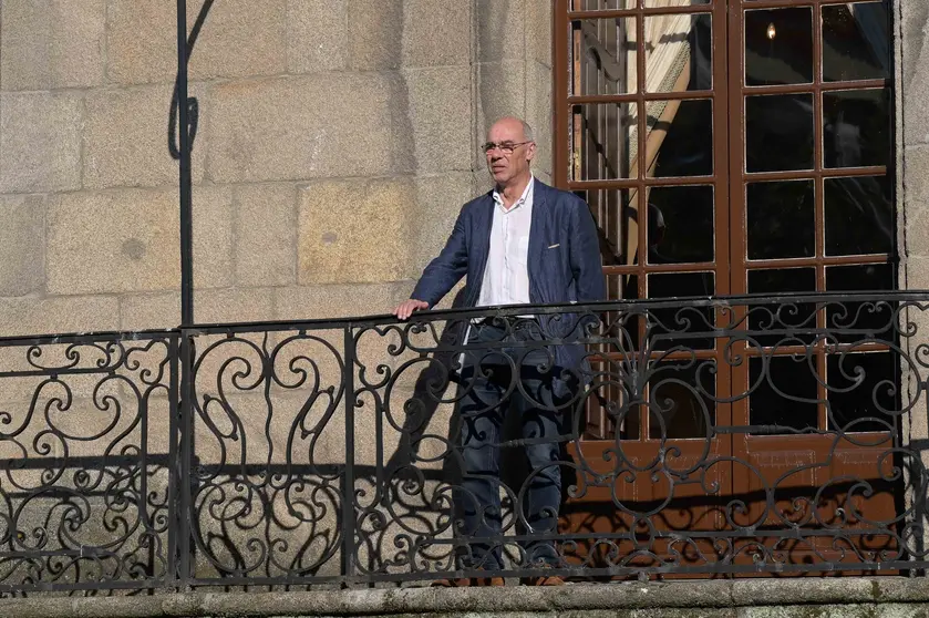 Jorquera, nun dos balc&oacute;ns da Casa Cornide, primeira visita 4 de agosto de 2025.