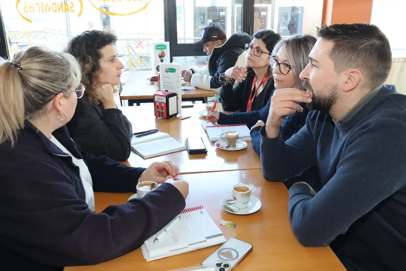 Encontro de Avia Veira con persoal do CHUAC preocupado polo deficiente transporte p&uacute;blico e a falta de aparcamento.