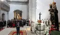 O BNG agasalla o Sr. Negreira cun rosario e bérralle "fóra rosarios dos nosos ovarios"