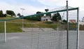 Medio ano despois de se adxudicaren, as obras de reforma do campo de fútbol de Eirís aínda non comezaron