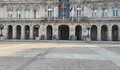 Difícil de entender por que a bandeira do arco da vella se deixa fóra do Pazo de María Pita