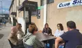 Avia Veira troca impresións con traballadoras do polígono de Agrela sobre os seus problemas de mobilidade