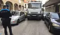 O aparcamento indebido impide o desfrute dos novos espazos peonís na contorna da Praza de Santo Agostiño