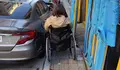 Unha estada que leva 8 anos a apuntalar un edificio e que dificulta o tránsito dos peóns pola beirarrúa