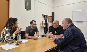 David Soto e Avia Veira con representantes conserxar&iacute;as de instalaci&oacute;ns deportivas. Maio de 2026