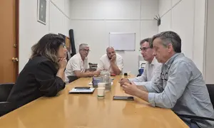 Avia Veira, coas asociaci&oacute;ns do taxi