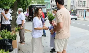 Avia Veira, a repartir herbas de San Xo&aacute;n, xu&ntilde;o de 2026.