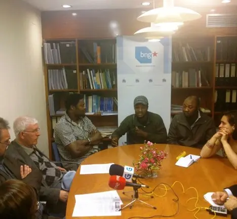 Imaxe da rolda de prensa realizada xunto co Foro Galego de Inmigraci&oacute;n e a Asociaci&oacute;n Sen Papeis que denunciaba o acoso do PP durante o mandato anterior ao colectivo migrnate