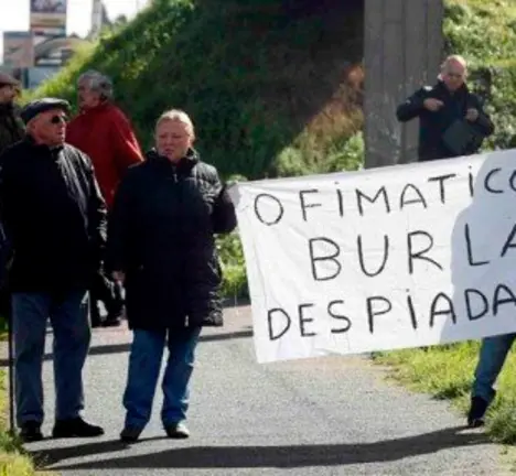 Imaxe dunha das concentraci&oacute;ns que todos os venres convoca a veci&ntilde;anza de Elvi&ntilde;a
