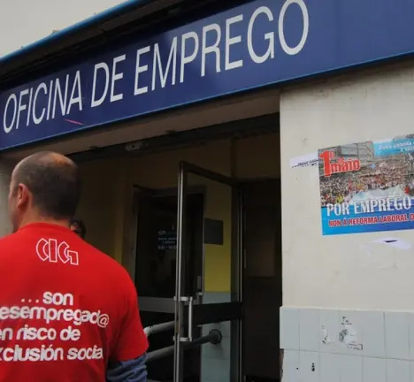 Protesta diante da oficina emprego de Monelos