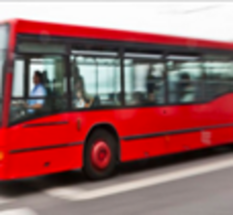 Bus facendo o percorrido dunha das li&ntilde;as pola cidade