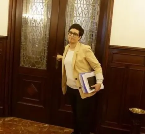 Avia Veira sa&iacute;ndo do Pleno de abril de 2016 cando as posturas de Marea, PP e PSOE provocou que se aprobaran uns orzamentos desequilibrados