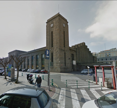 Exterior da estaci&oacute;n de San Cristovo