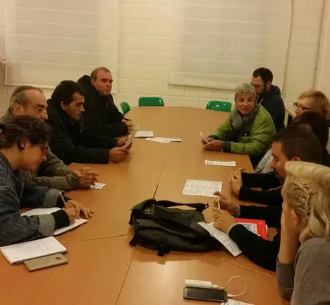 Un dos momentos da asemblea aberta na que participou veci&ntilde;anza de Palavea