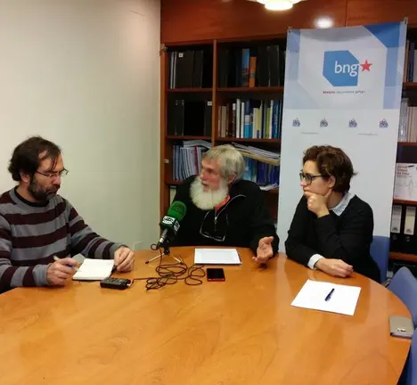 Un dos momentos da rolda de prensa onde presentamos as nosas iniciativas para Novo Mesoiro e Fe&aacute;ns