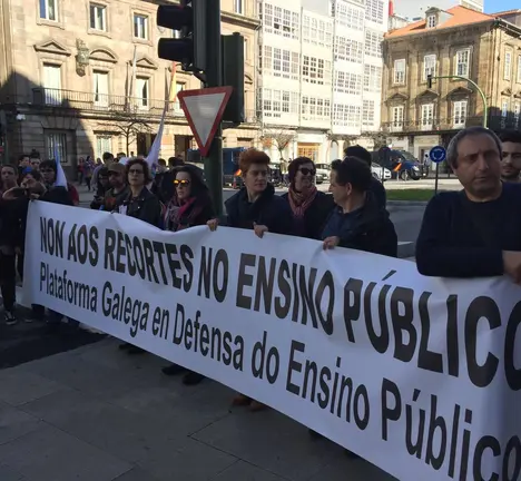 Pancarta na que participou o BNG durante a manifestaci&oacute;n desta ma&ntilde;&aacute; contra a LOMCE