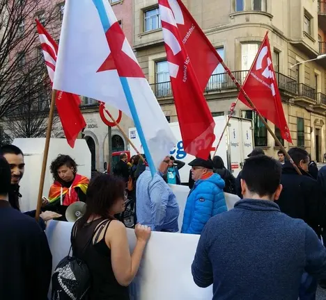 Momento da manifestaci&oacute;n na s&uacute;a sa&iacute;da desde a praza de Vigo