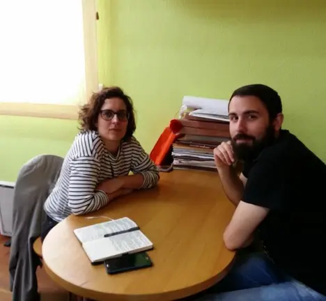 Momento da reuni&oacute;n con Alberte Fern&aacute;ndez, presidente da A.VV. Monte Alto