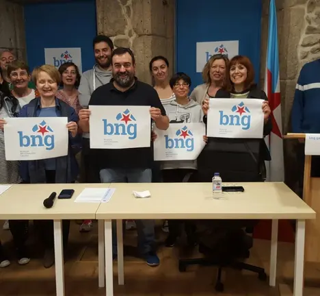 Parte do novo Consello Local unha vez elixido co novo logo do BNG