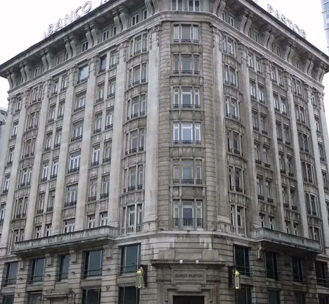 Edificio do Banco Pastor no Cant&oacute;n pequeno