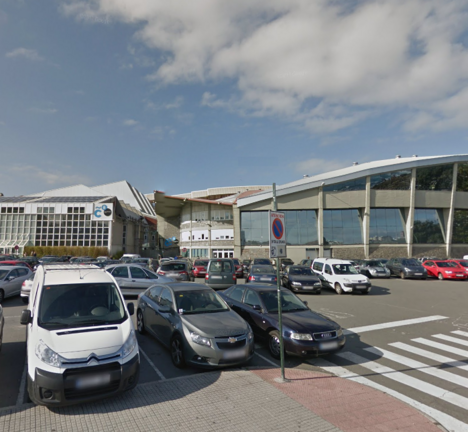 Vista exterior das instalaci&oacute;ns deportivas municipais de Riazor (piscina e pavill&oacute;n deportivo)