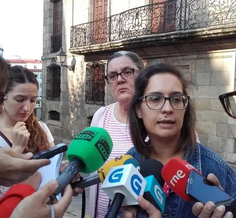 momento da rolda de prensa desta ma&ntilde;&aacute; que contou coa participaci&oacute;n de Laura Rodriguez, Respons&aacute;bel Local de Sada, Vitoria Louro, Respons&aacute;bel Comarcal e Avia Veira, Portavoz no Concello da Coru&ntilde;a