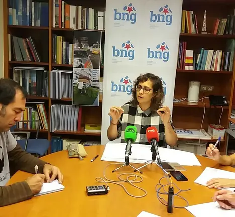 Momento da rolda de prensa na que a nosa compa&ntilde;eira Avia Veira denunciaba a falta de pol&iacute;ticas de mobilidade do Goberno municipal