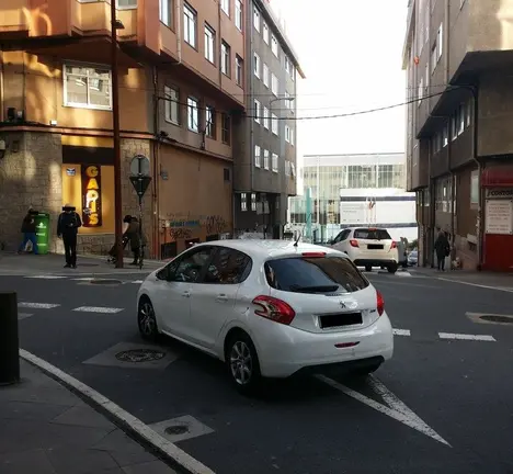 Cruzamento e incorporaci&oacute;ns desde a r&uacute;a Atocha baixa e a r&uacute;a Javier Fonte &aacute; r&uacute;a Orillamar no barrio das Atochas
