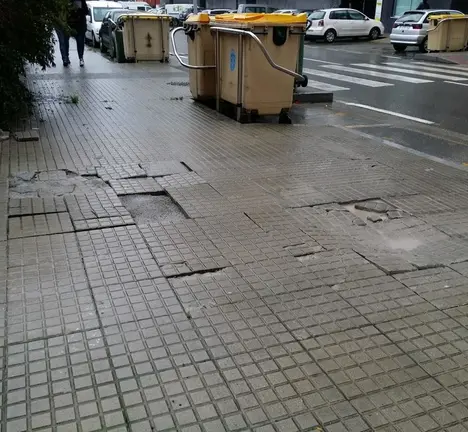 Estado no que se atopan varios tramos das beirarr&uacute;as do barrio de Novo Mesoiro