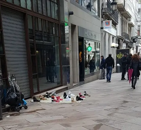 Venda ambulante na r&uacute;a Real