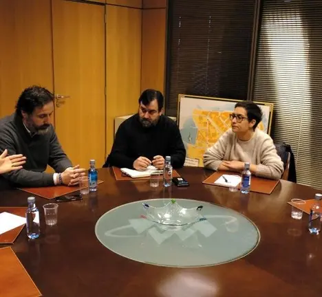 De esquerda a dereita, Teresa Firvida, Xerente de Agrela, Jos&eacute; Antonio L&oacute;pez, Presidente de Agrela, Manel M&eacute;ndez, Resp. Local do BNG, Avia Veira, Portavoz Municipal do BNG e Xulio L&oacute;pez, vogal de Agrela.
