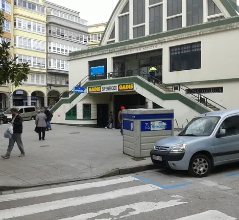 Exterior do mercado de Santo Agosti&ntilde;o