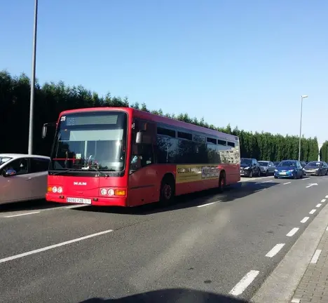 Bus da Compa&ntilde;&iacute;a de Tranv&iacute;as facendo o percorrido polas r&uacute;as da Coru&ntilde;a