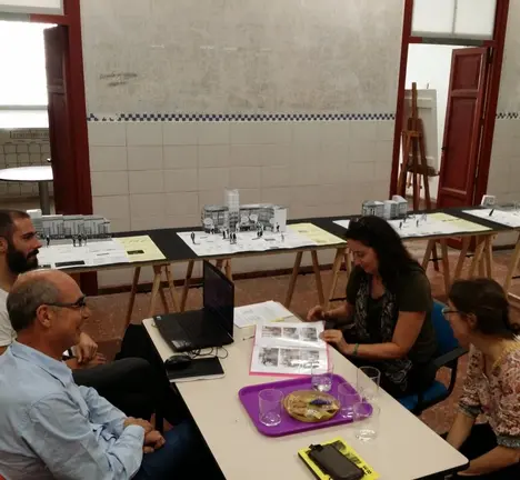 Un dos momentos da reuni&oacute;n co colectivo Proxecto C&aacute;rcere
