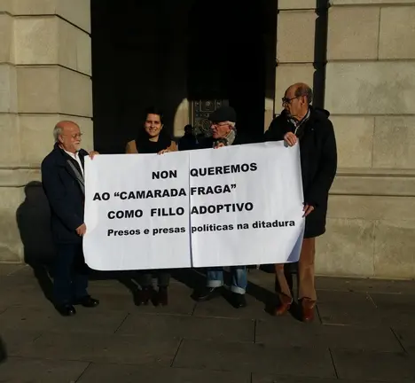 Representantes dos expresos pol&iacute;ticos do franquismo coa nosa Portavoz Avia veira