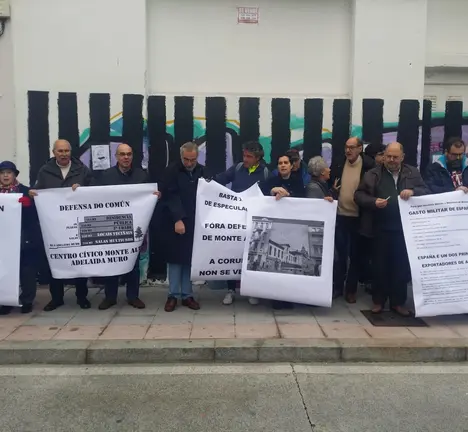 Momento no que nos comcentramos xunto coa CADECO e a A.VV. Monte Alto diante da parcela p&uacute;blica que quere vender o Ministerio de Defensa