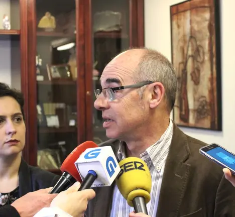 Francisco Jorquera e Avia Veira na comparecencia p&uacute;blica despois de entrevistarse co reitor