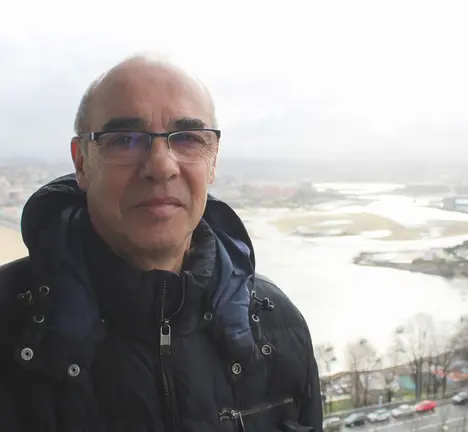 Paco Jorquera, nunha imaxe coa R&iacute;a do Burgo ao fondo