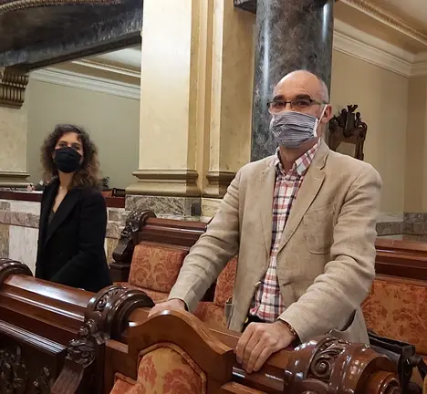 Avia Veira e Francisco Jorquera nos seus escanos. Pleno do 1 de outubro de 2020.
