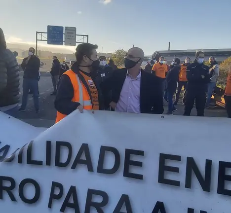 Jorquera na concentraci&oacute;n de traballadores de Alu Ib&eacute;rica. D&eacute;cimo xoves consecutivo.