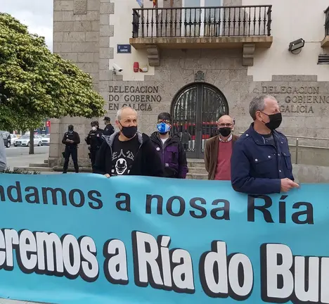 Francisco Jorquera e Fran Rei cos mariscadores da R&iacute;a do Burgo perante a Delegaci&oacute;n do Goberno. M&eacute;rcores 28 de abril de 2021.