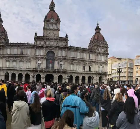 Mar&iacute;a Pita chea. Manifestaci&oacute;n contra a homofobia. Xullo de 2021