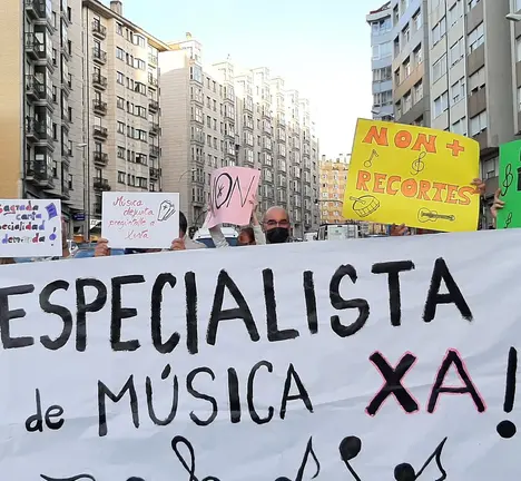 Jorquera na mobilizaci&oacute;n da comunidade educativa do Sagrada Familia en demanda dun profesor de m&uacute;sica.