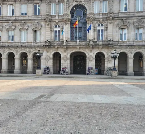 Pazo de Mar&iacute;a Pita sen a bandeira arco da vella.&nbsp;D&iacute;a do Orgullo 2023.