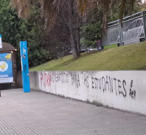 Pintada machista Alfonso Molina.