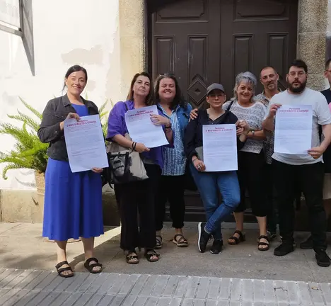 Deputada e deputado BNG con veci&ntilde;as Sada descontentas co transporte p&uacute;blico &aacute; Coru&ntilde;a