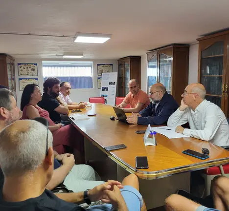 Encontro BNG cos mariscadores da R&iacute;a do Burgo