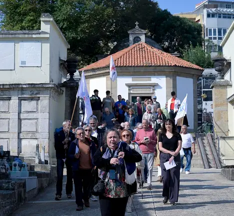 Acto tributo a Pedro Gal&aacute;n Calvete no cemiterio de Santo Amaro