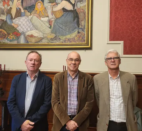 Severino Ares -presidente de Pescagalicia-, Jorquera e Juan Carlos Corr&aacute;s -presidente da Lonxa da Coru&ntilde;a. Comisi&oacute;n Especial da Fachada Mar&iacute;tima. 18 de outubro de 2024.